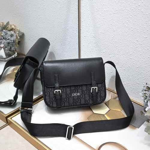 El bolso cruzado exclusivo para hombres está hecho de piel de vaca original importada y una bolsa de